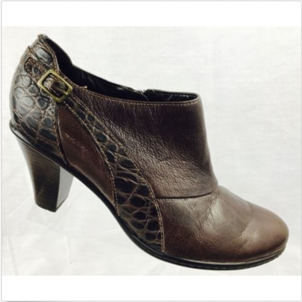 Clarks Bendables Croc Print Zip Booties